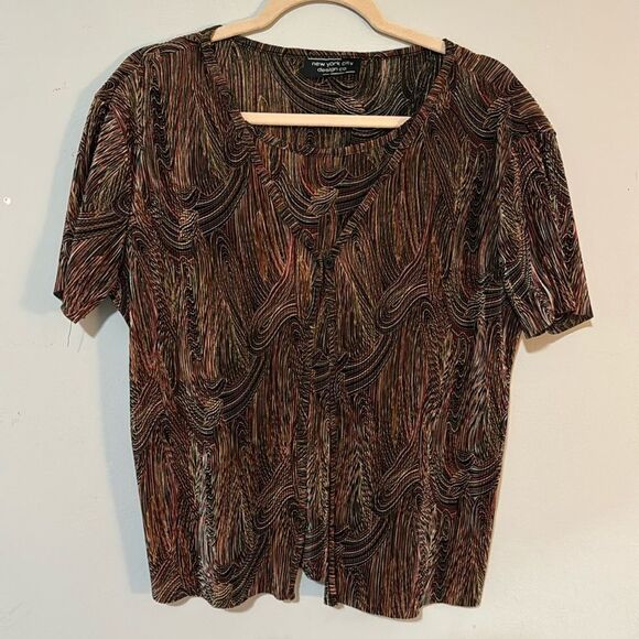 New York City Design Co. Plisse Keyhole Top - Picture 1 of 6